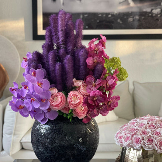 Vaso Mosaico Negro con Liatris y Orquídeas